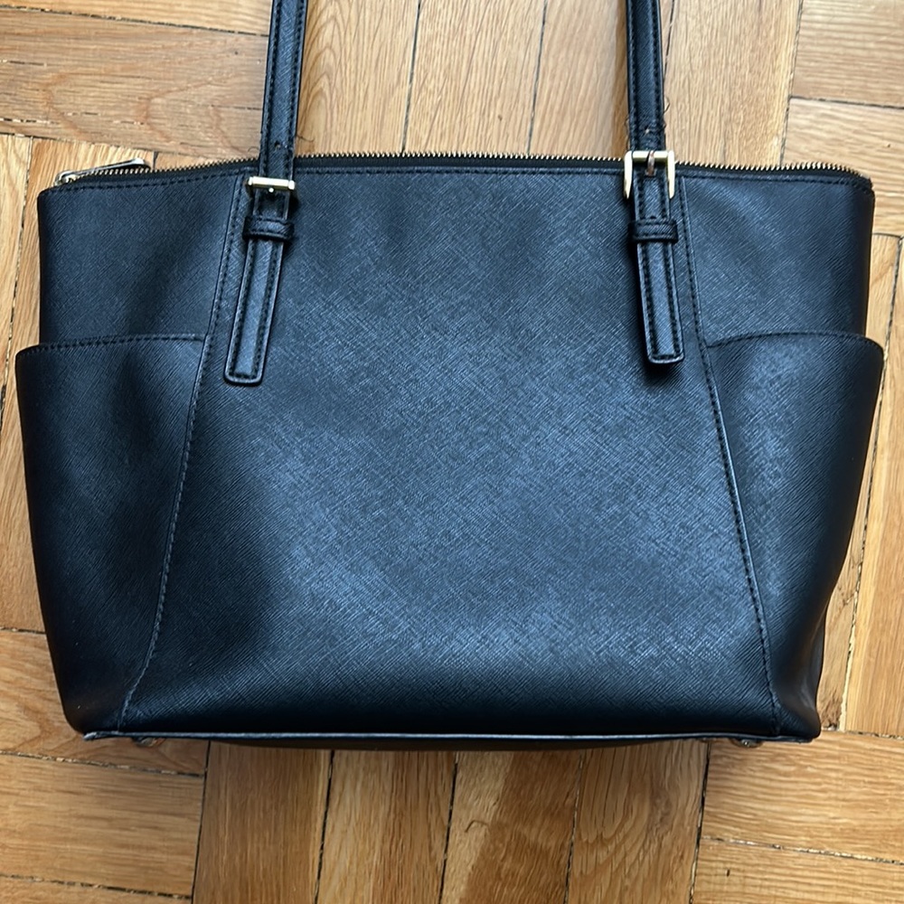 Michael Kors Jet Set Tote - Picture 4 of 10